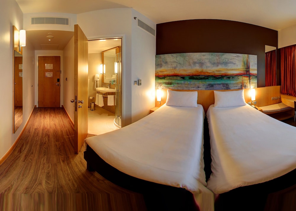 ibis One Central 10