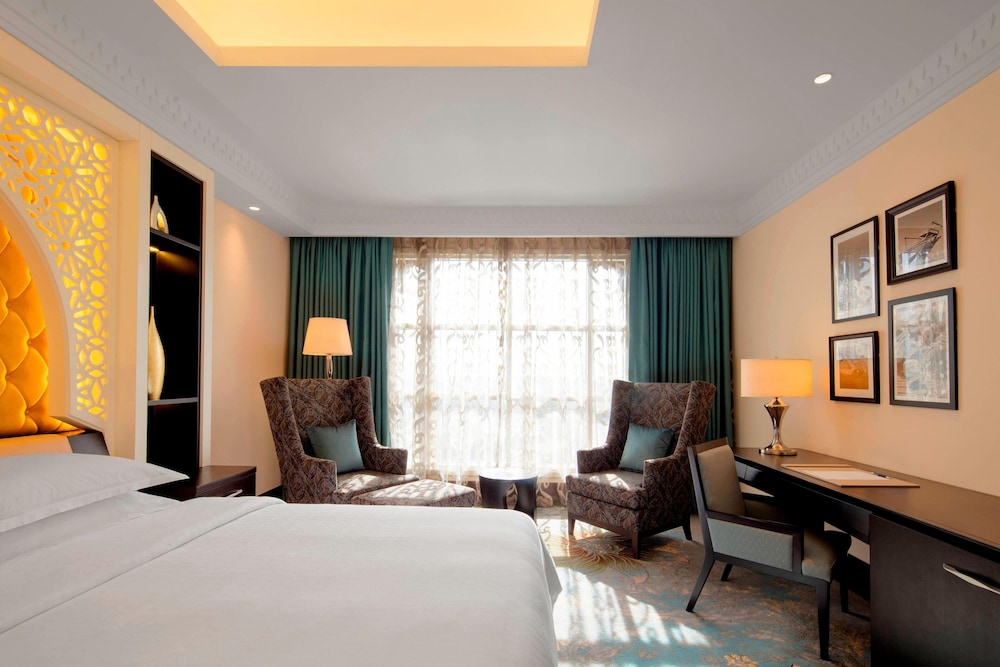 Sheraton Sharjah Beach Resort & Spa 12