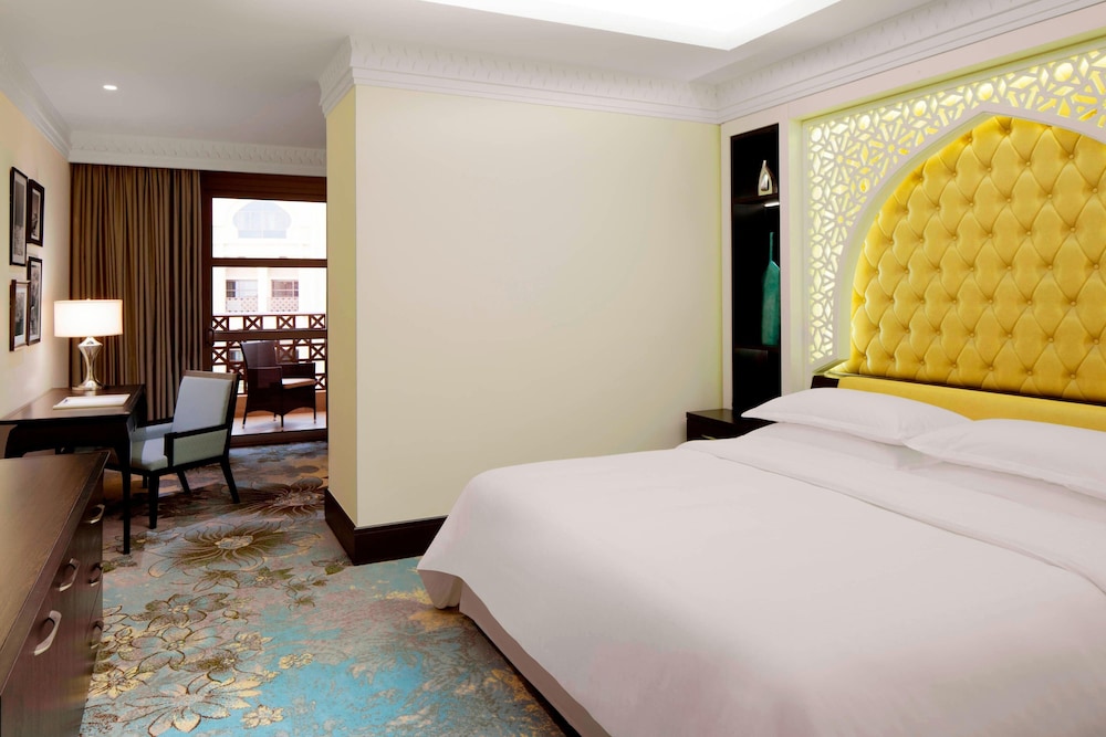 Sheraton Sharjah Beach Resort & Spa 10