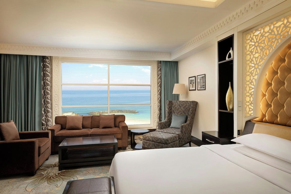 Sheraton Sharjah Beach Resort & Spa 24
