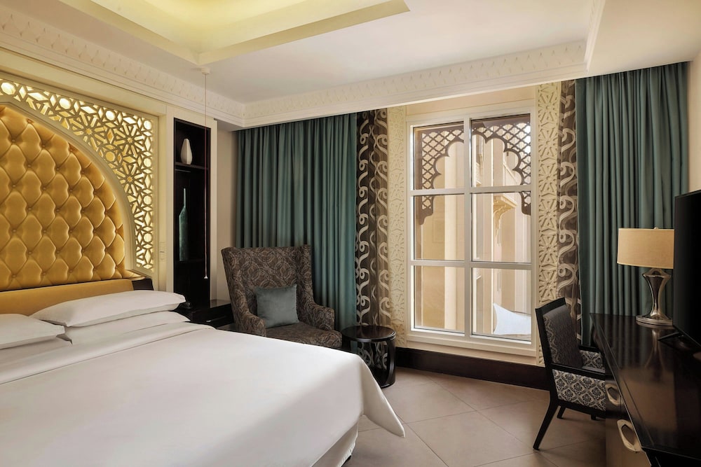 Sheraton Sharjah Beach Resort & Spa 21