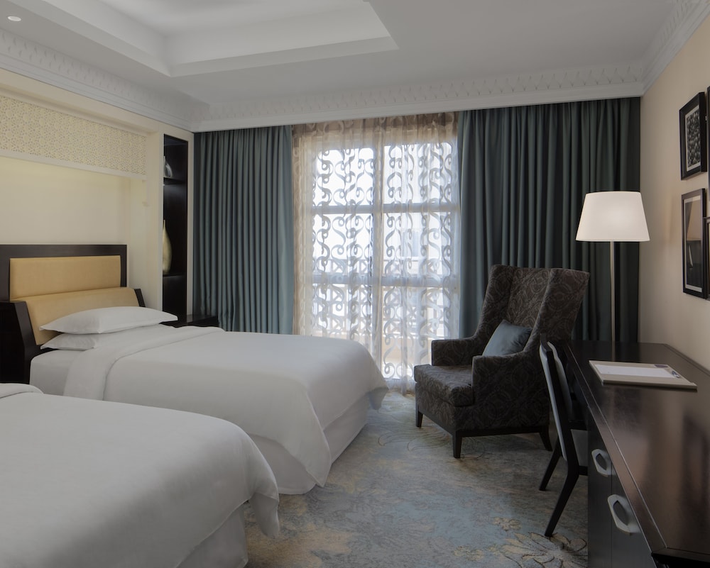 Sheraton Sharjah Beach Resort & Spa 9