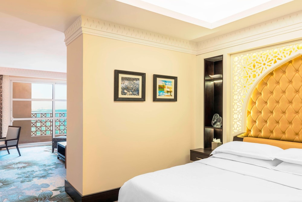 Sheraton Sharjah Beach Resort & Spa 11