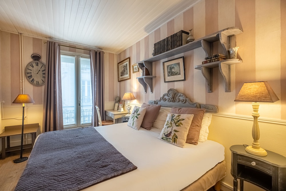 Hôtel L'Avre 18