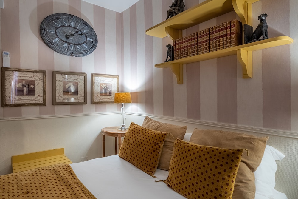 Hôtel L'Avre 11