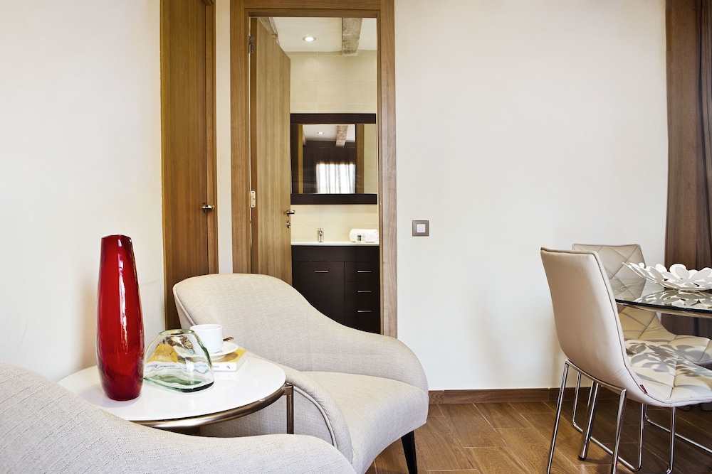 Barcelona Apartment Milà 12