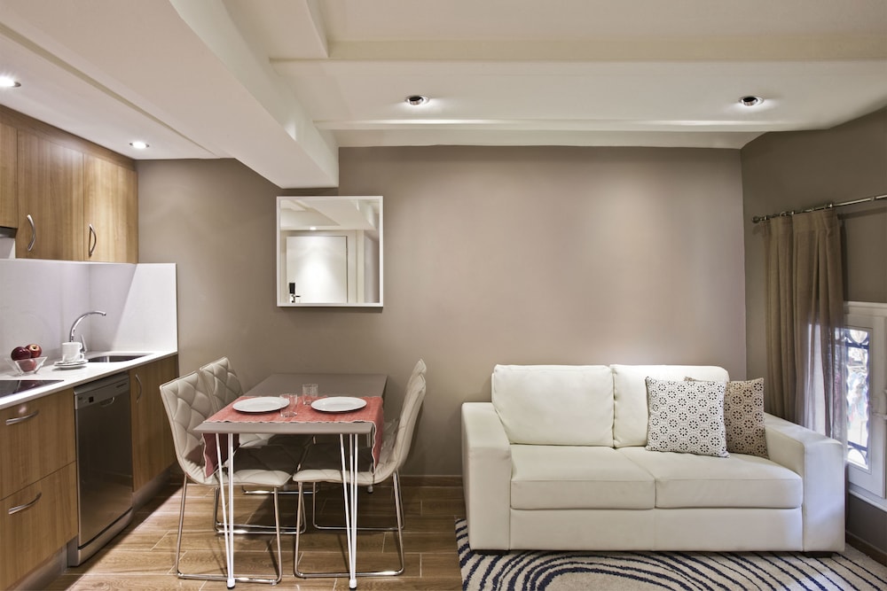 Barcelona Apartment Milà 8