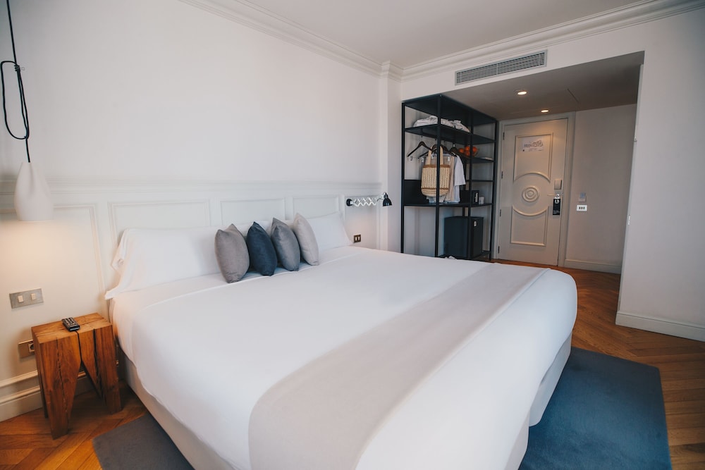 Dear Hotel 17