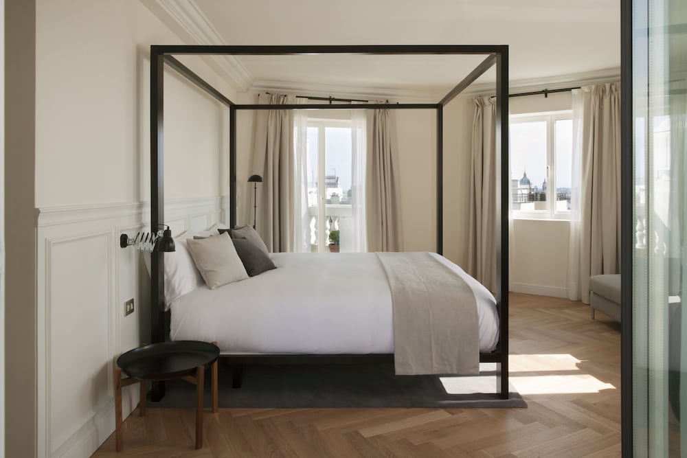 Dear Hotel 9