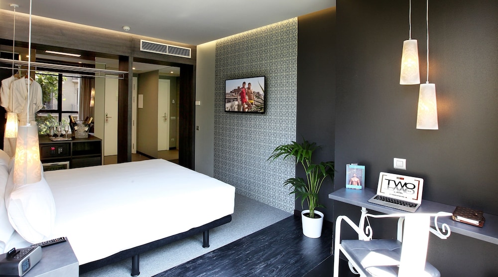 TWO Hotel Barcelona by Axel 5