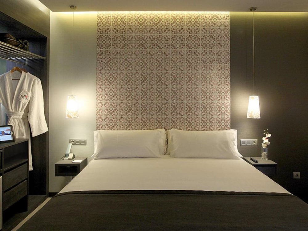 TWO Hotel Barcelona by Axel 18