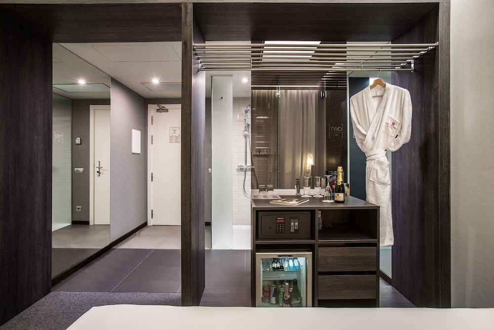 TWO Hotel Barcelona by Axel 10