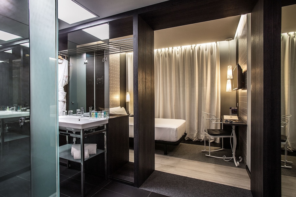 TWO Hotel Barcelona by Axel 12