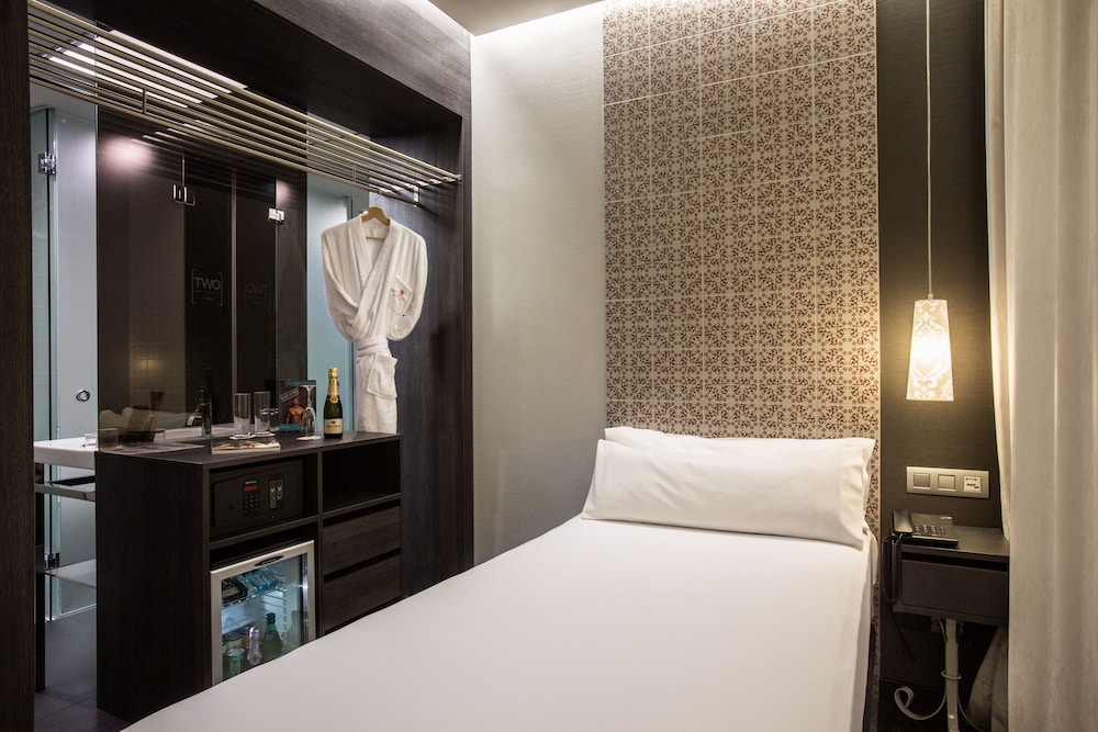 TWO Hotel Barcelona by Axel 11