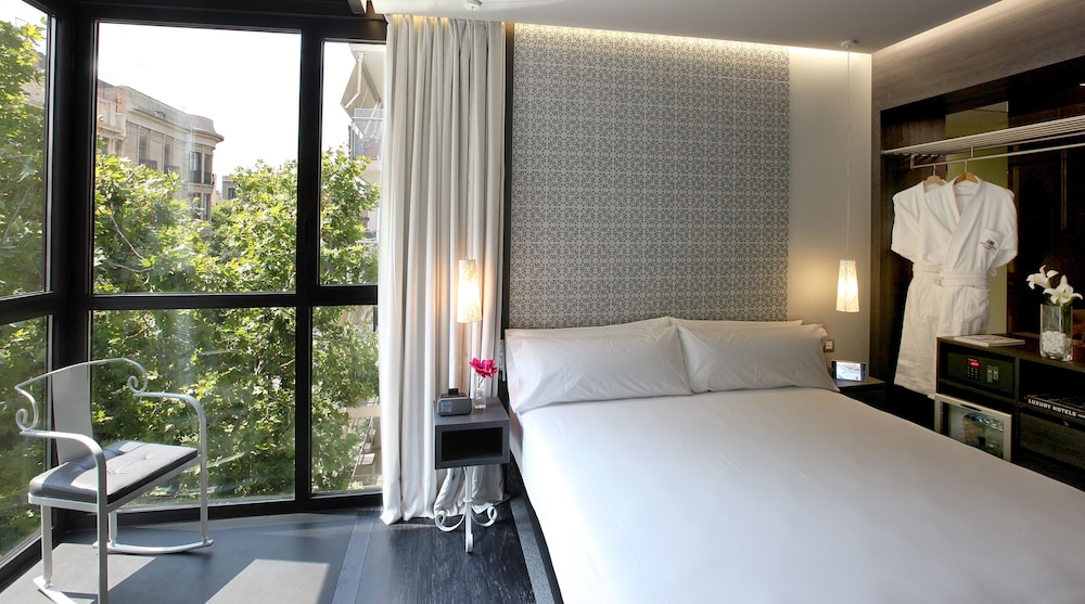 TWO Hotel Barcelona by Axel 6