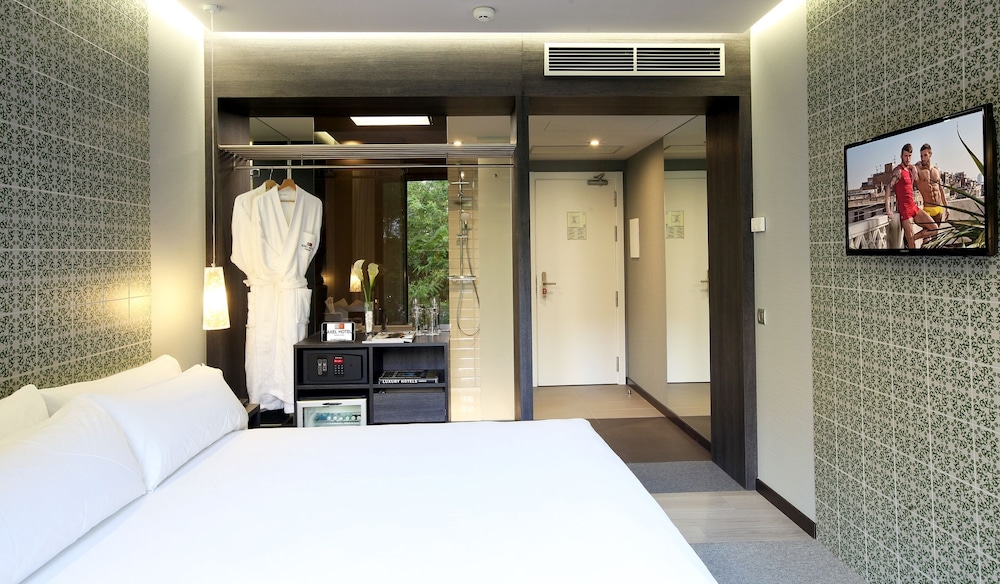 TWO Hotel Barcelona by Axel 14