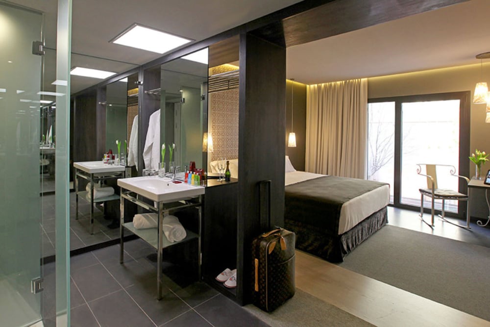 TWO Hotel Barcelona by Axel 16