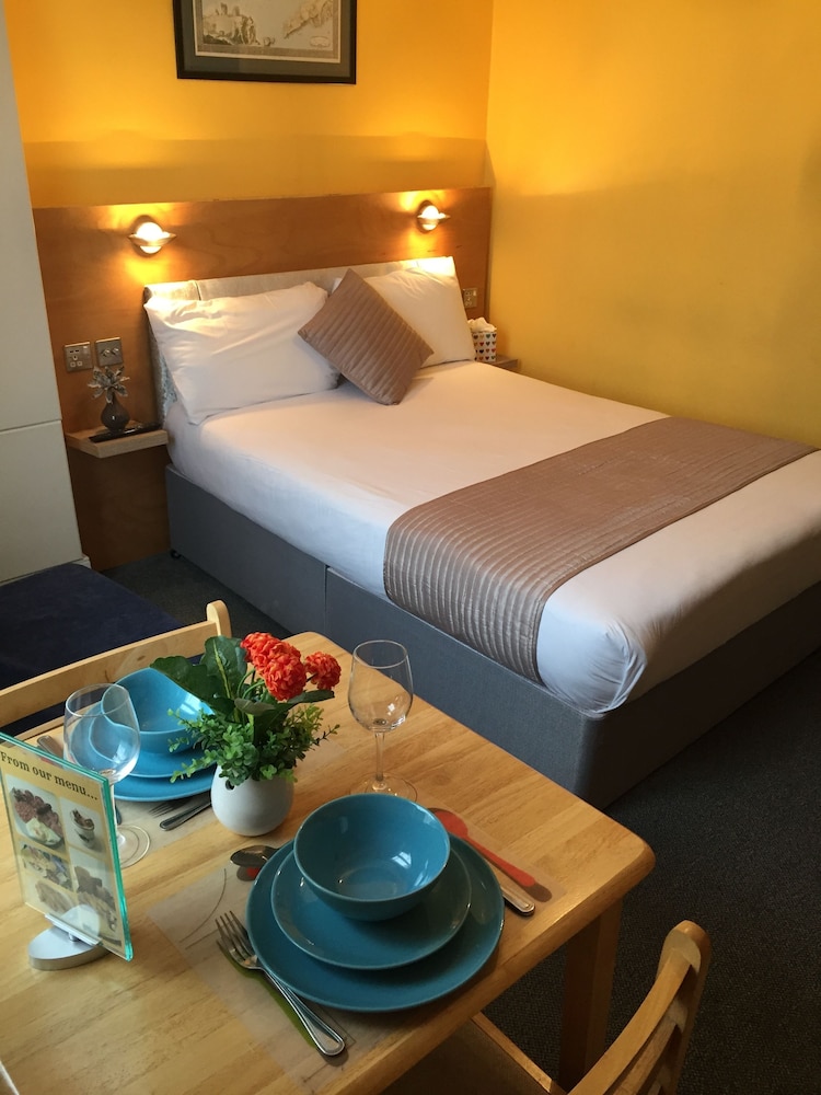United Lodge Hotel and Apartments 13