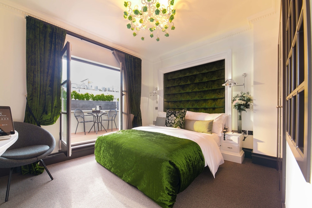 The Exhibitionist Hotel 23