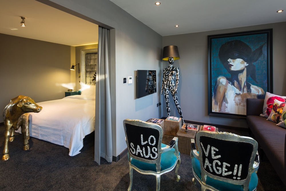 The Exhibitionist Hotel 18