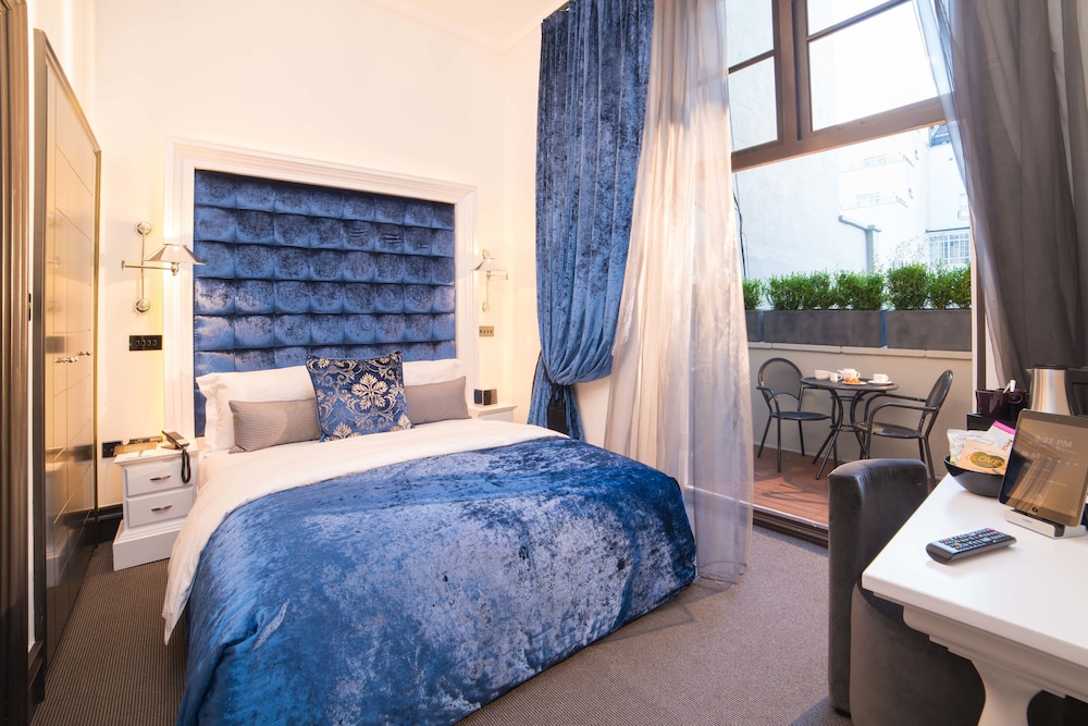 The Exhibitionist Hotel 24