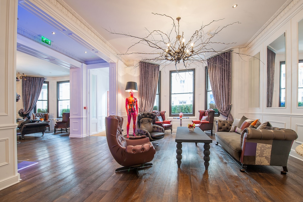 The Exhibitionist Hotel 11