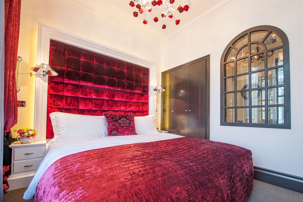 The Exhibitionist Hotel 16