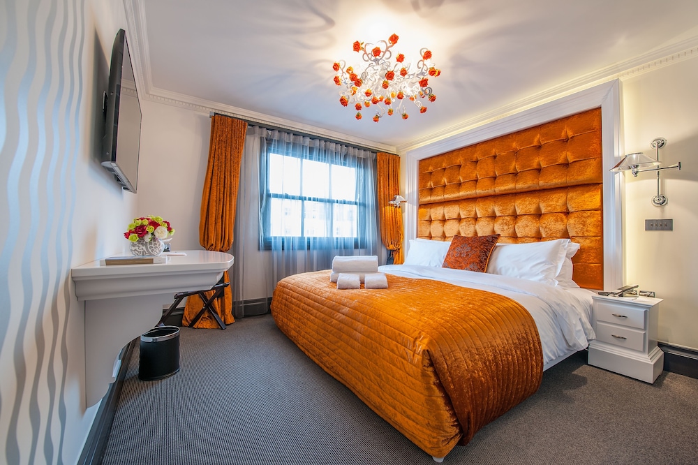 The Exhibitionist Hotel 17
