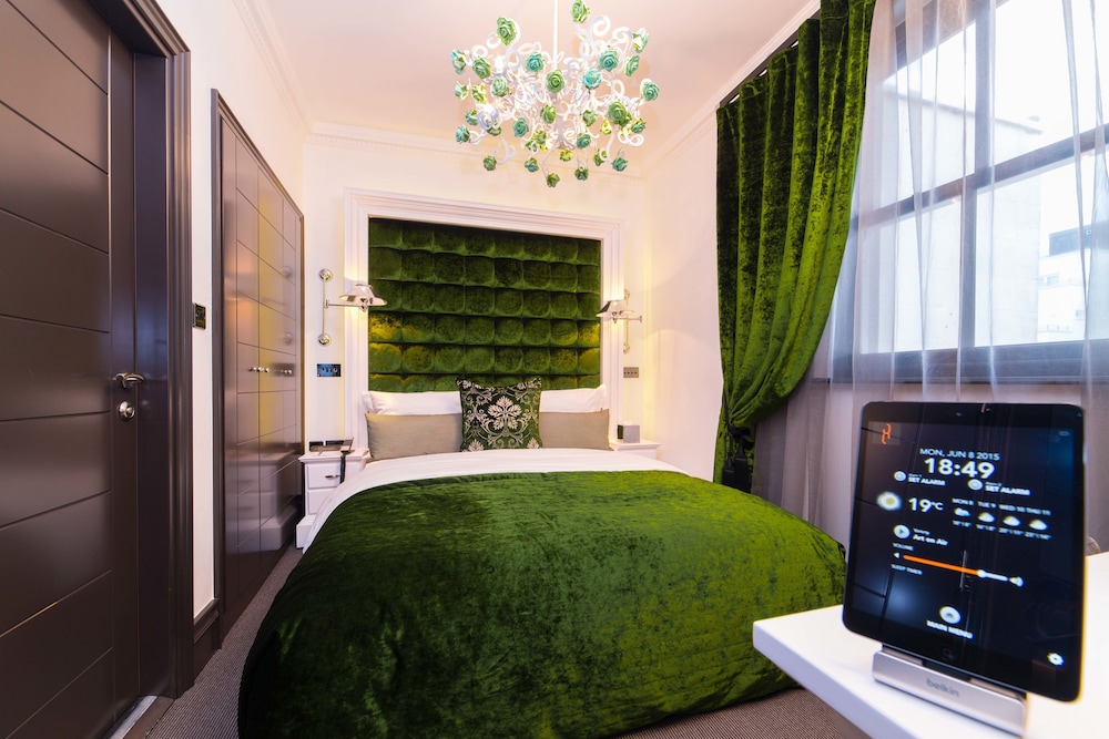 The Exhibitionist Hotel 19