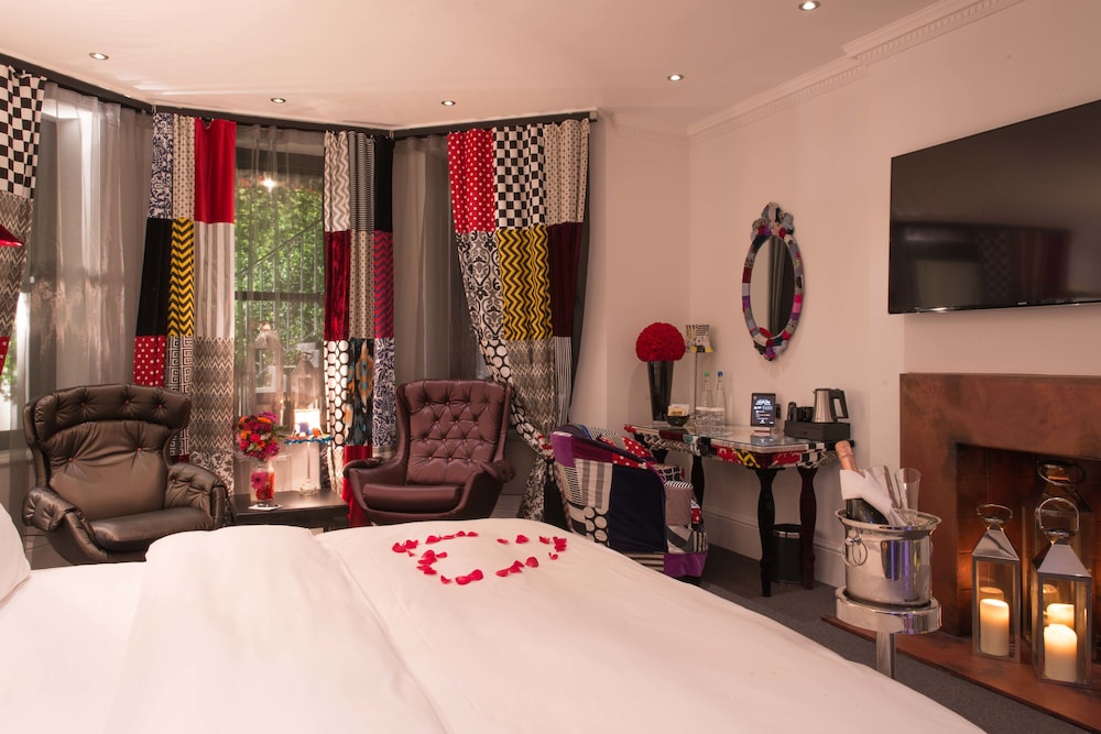 The Exhibitionist Hotel 21