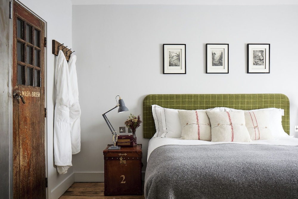 Artist Residence London 14