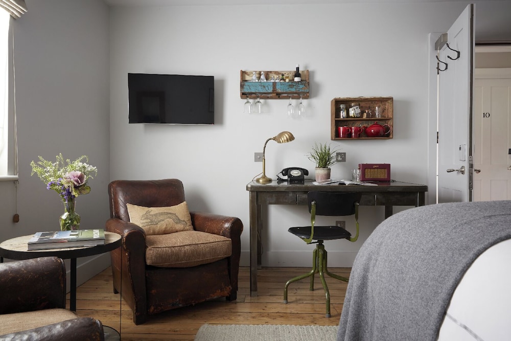 Artist Residence London 16