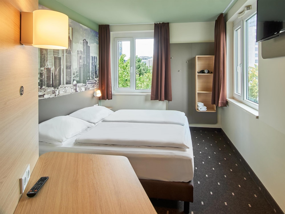 B&B HOTEL Frankfurt-West 18