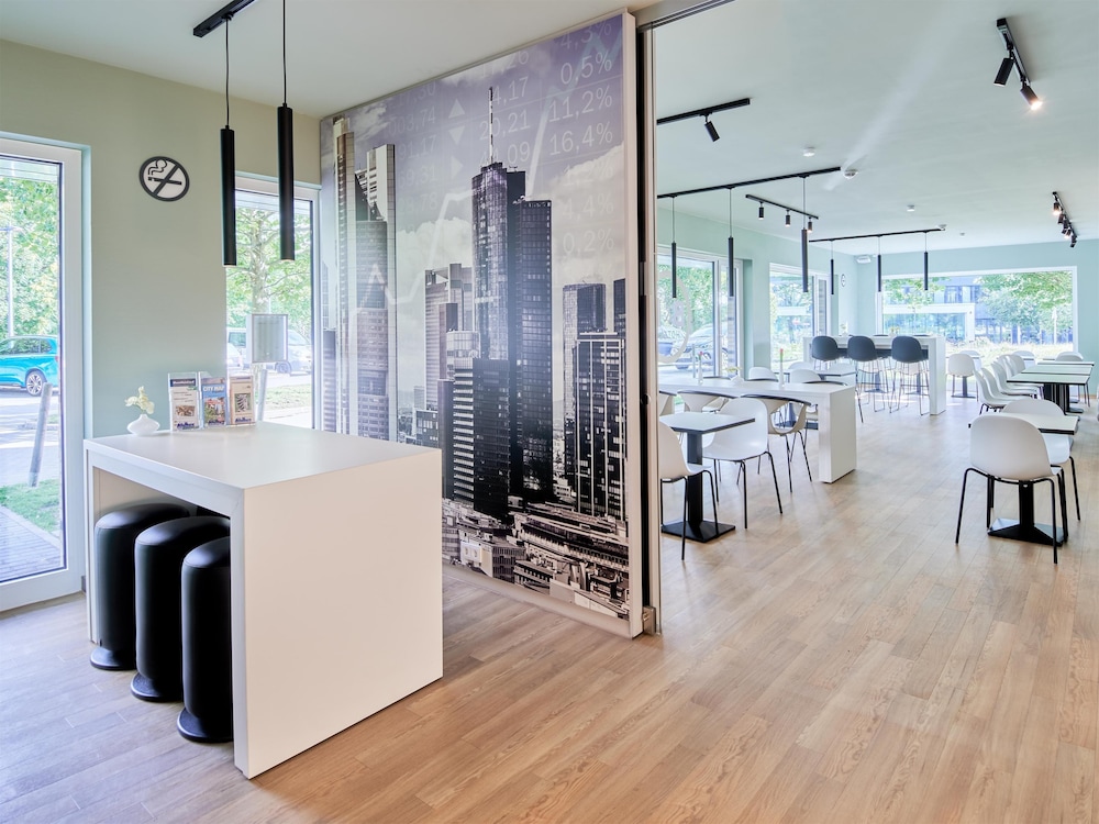 B&B HOTEL Frankfurt-West 4