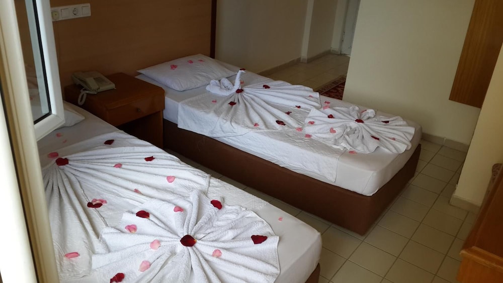 Caner Hotel 22