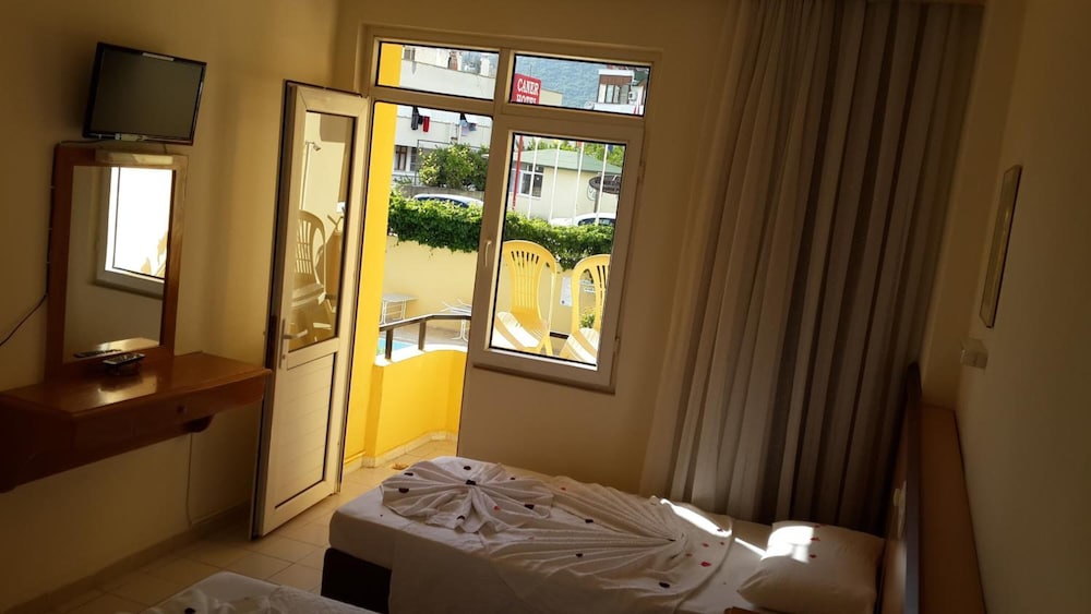 Caner Hotel 18