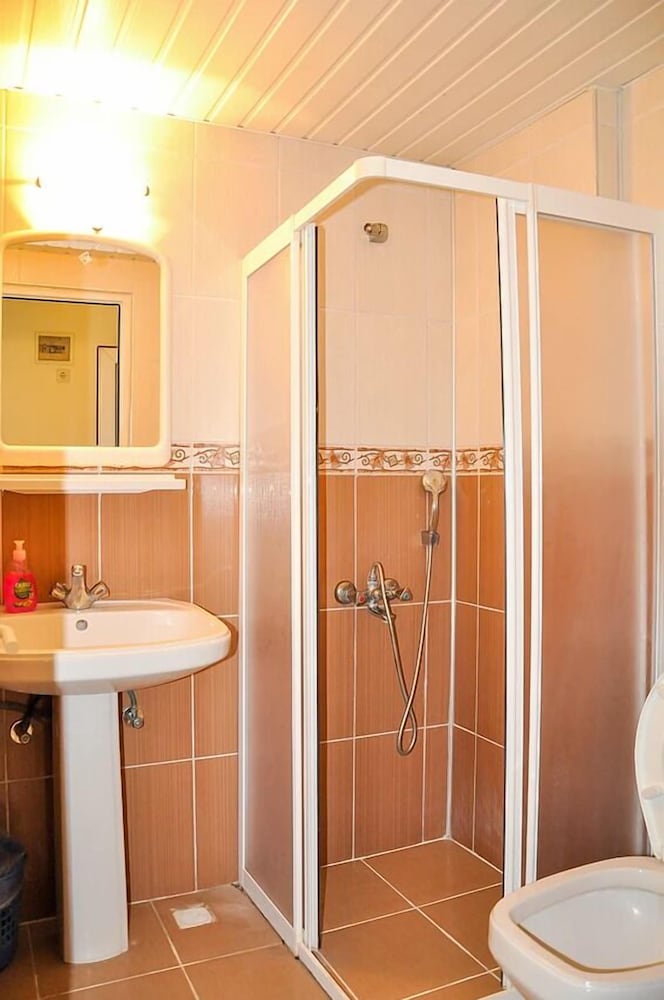 Caner Hotel 24