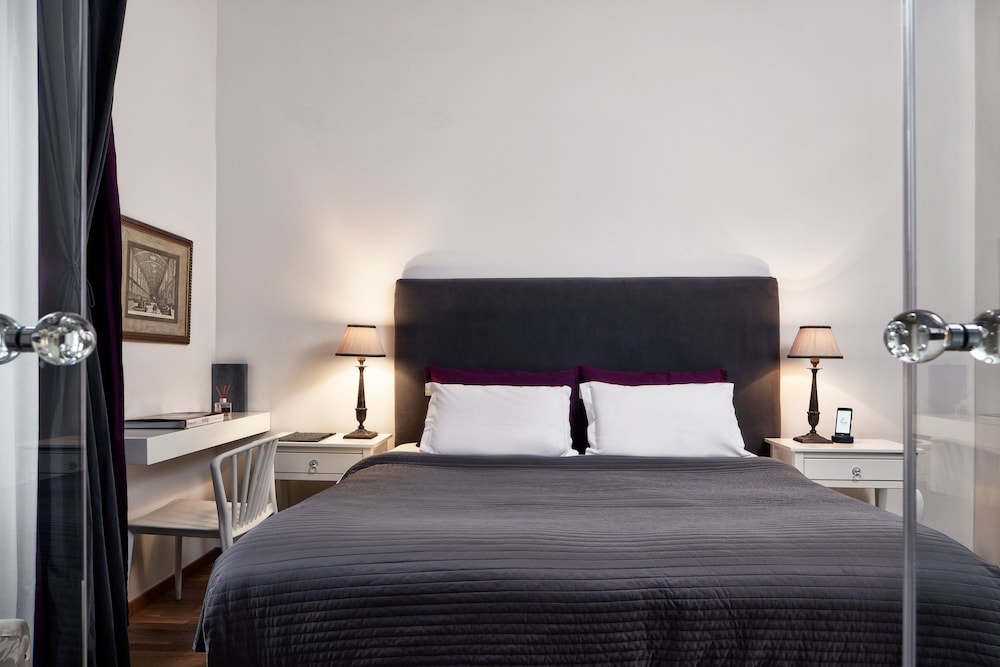 Emporikon Athens Hotel 8