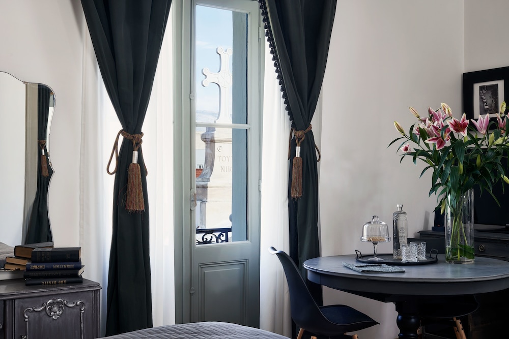 Emporikon Athens Hotel 6