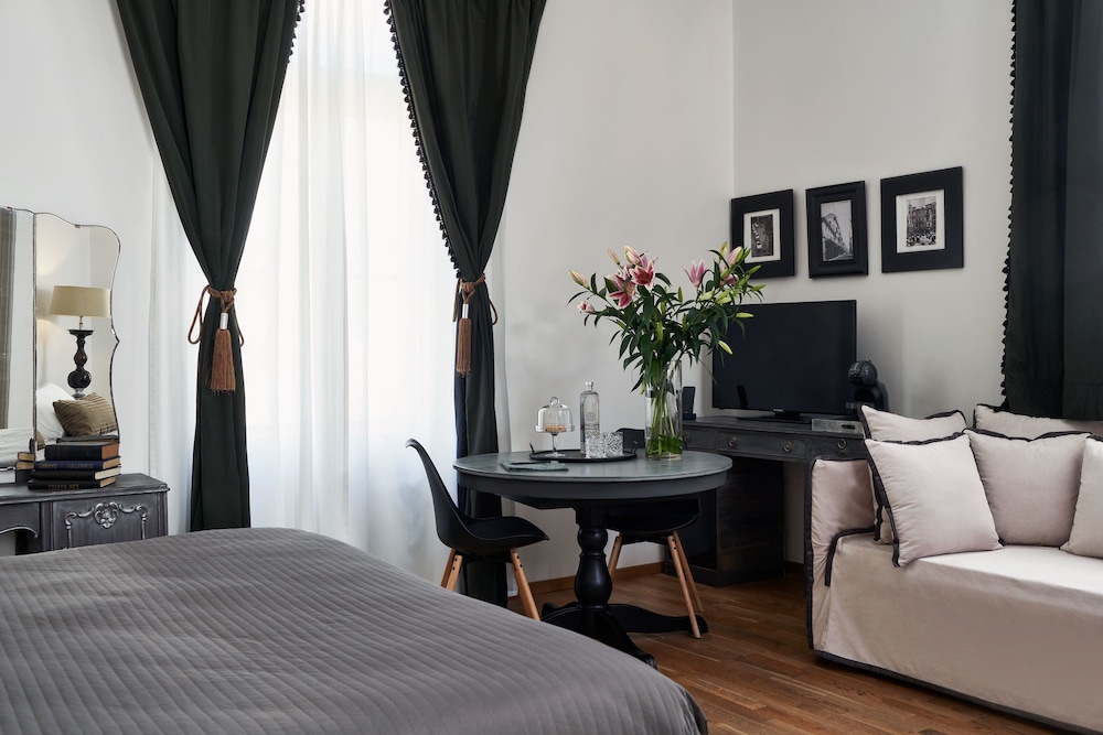 Emporikon Athens Hotel 15