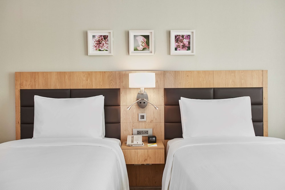 Hilton Garden Inn Dubai, Mall Avenue 18