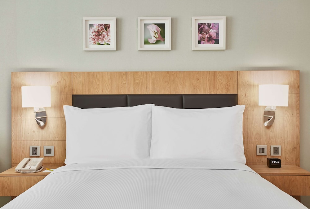 Hilton Garden Inn Dubai, Mall Avenue 13