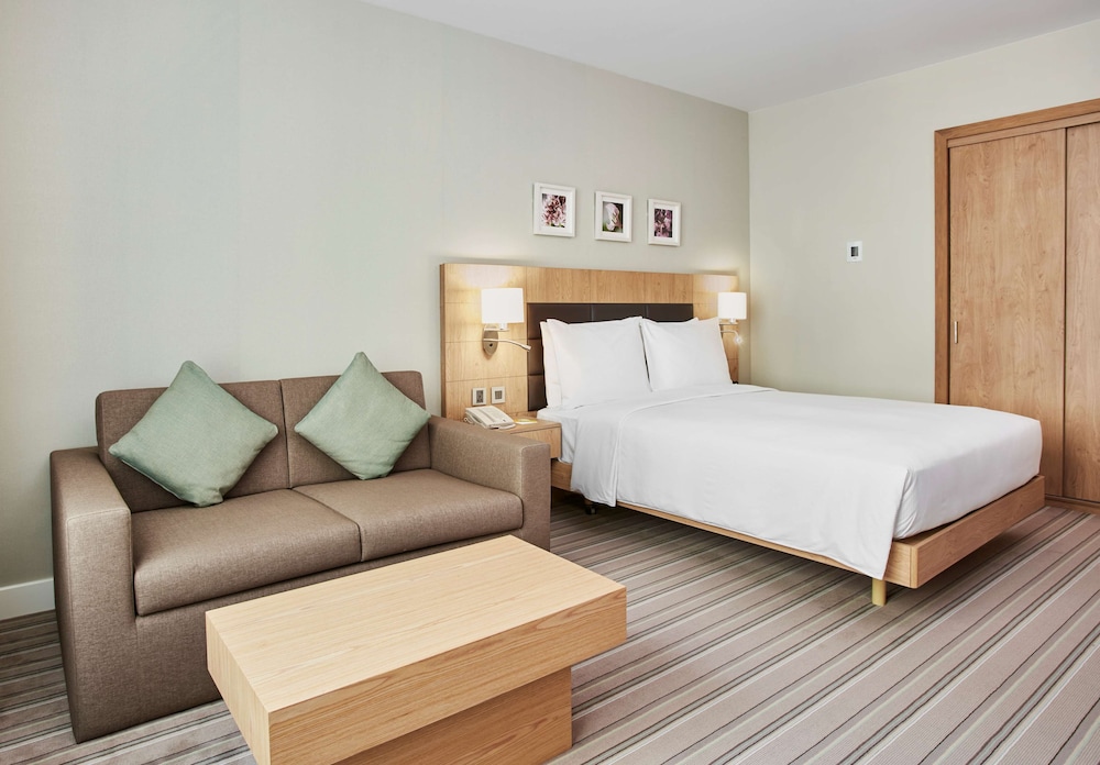 Hilton Garden Inn Dubai, Mall Avenue 20