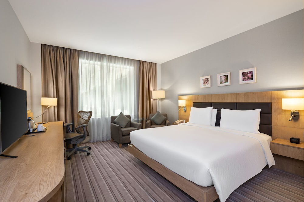 Hilton Garden Inn Dubai, Mall Avenue 21