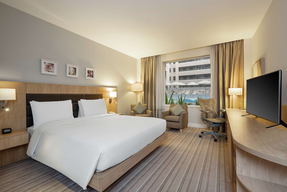 Hilton Garden Inn Dubai, Mall Avenue 8