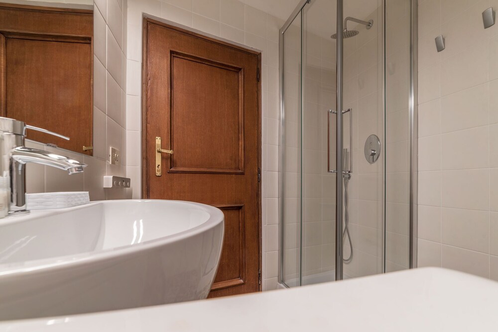 Borghese Contemporary Hotel 18