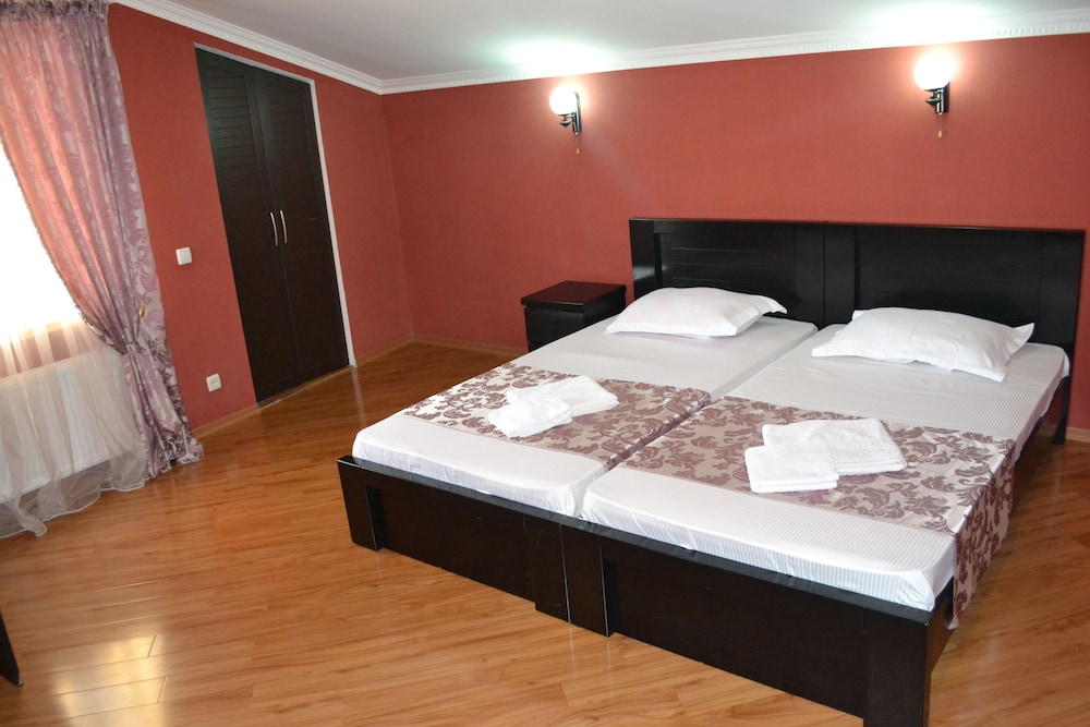 Hotel Isaka 12