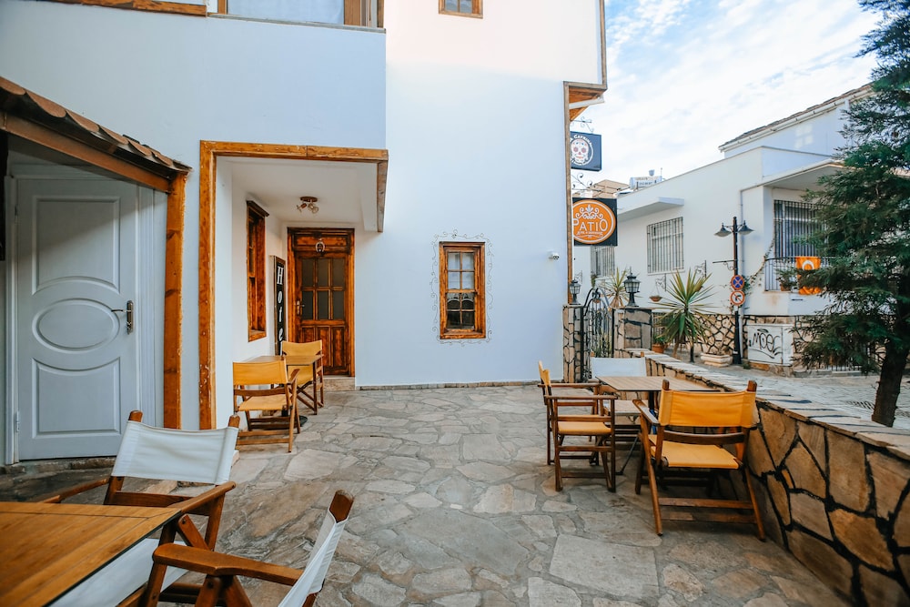 Patio Hotel 23