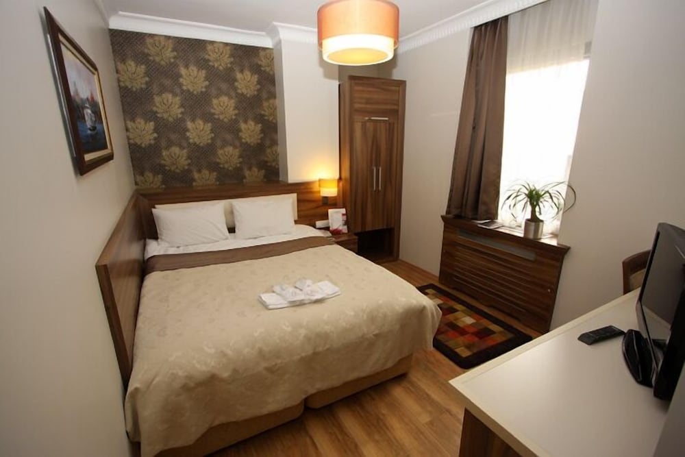 My Rose Hotel 9