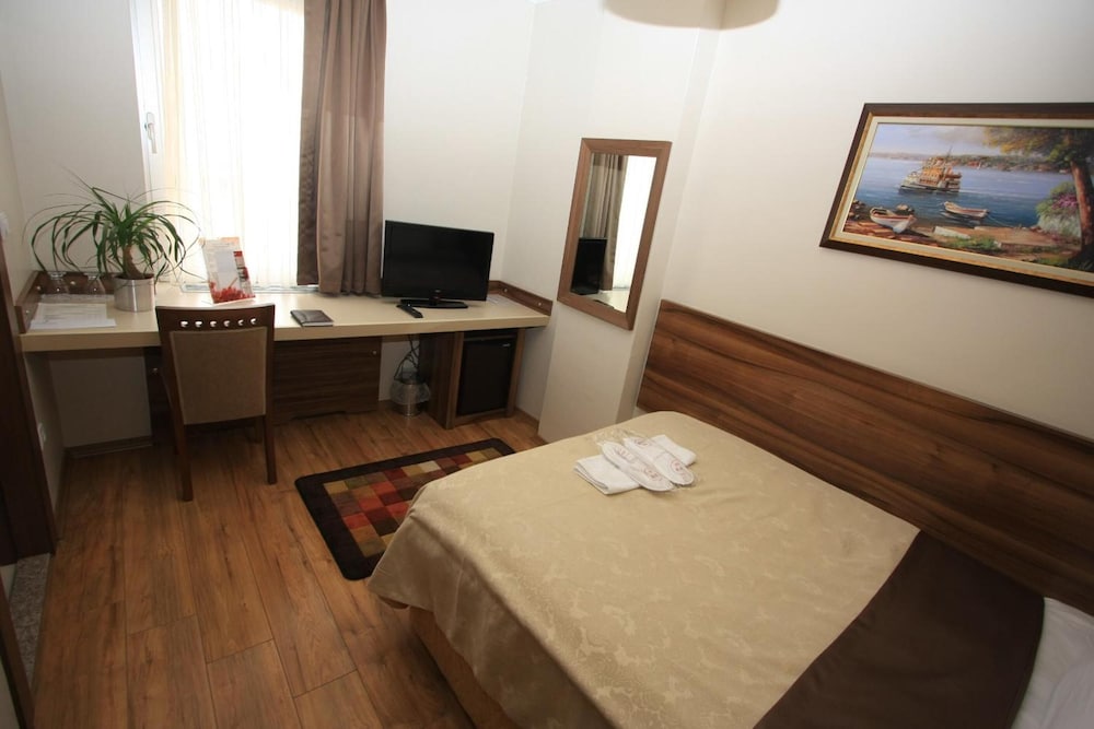 My Rose Hotel 14